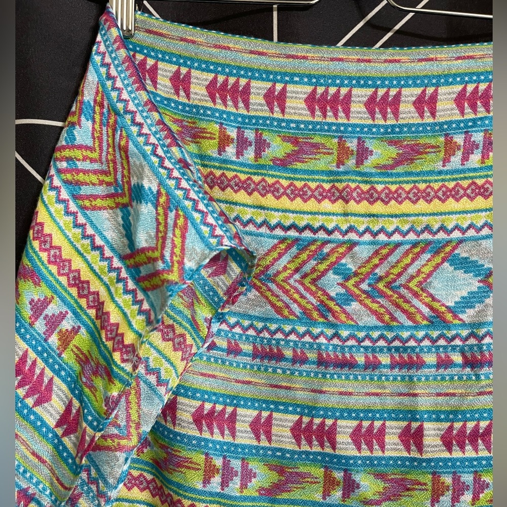 Neon Pattern Infinity scarf, good condition - Picture 4 of 4